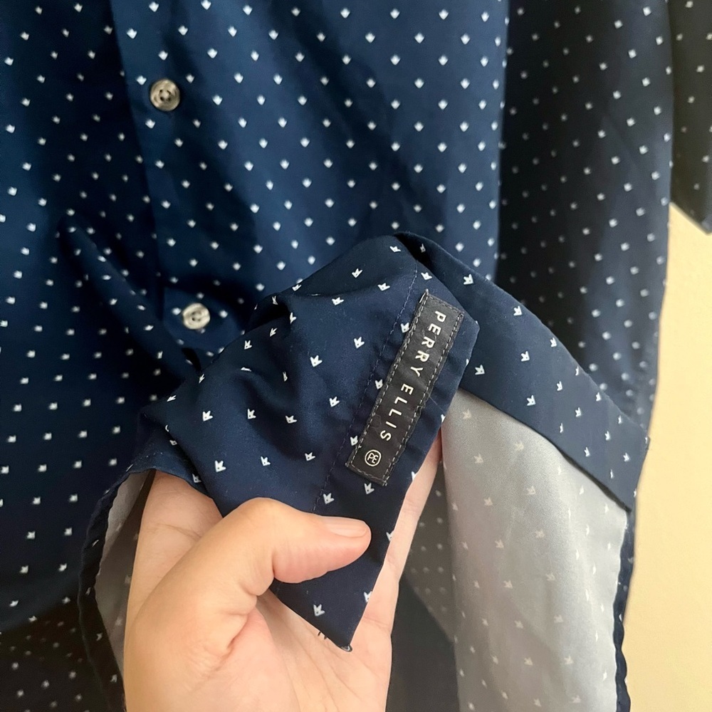 Perry Ellis Short Sleeve Button Down - Picture 3 of 8